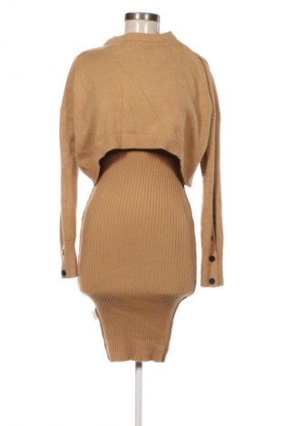 Sukienka Moewy, Rozmiar M, Kolor Brązowy, Cena 64,99 zł