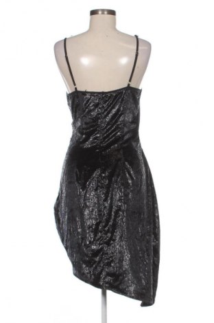 Kleid Pretty Little Thing, Größe M, Farbe Schwarz, Preis 19,99 €