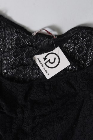 Дамска блуза Pull&Bear, Размер M, Цвят Черен, Цена 5,70 лв.