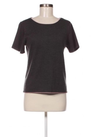 Дамска блуза Tahari By Arthur S. Levine, Размер L, Цвят Сив, Цена 17,00 лв.