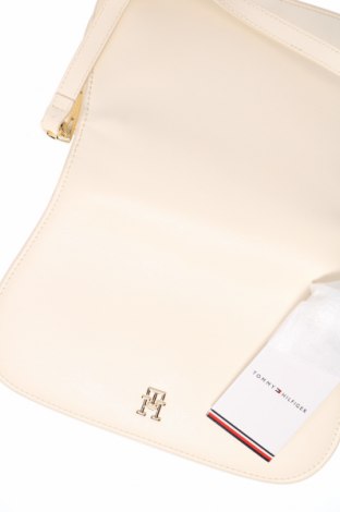Дамска чанта Tommy Hilfiger, Цвят Бял, Цена 171,83 лв.