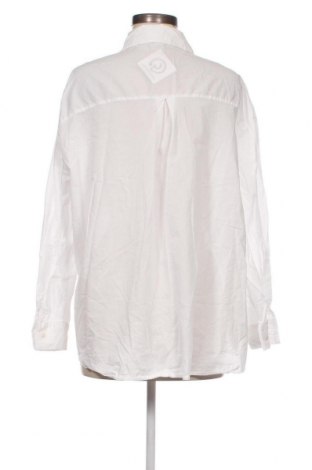 Дамска риза Bershka, Размер L, Цвят Бял, Цена 25,00 лв.