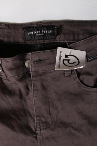 Dámske džínsy , Veľkosť M, Farba Sivá, Cena  3,78 €