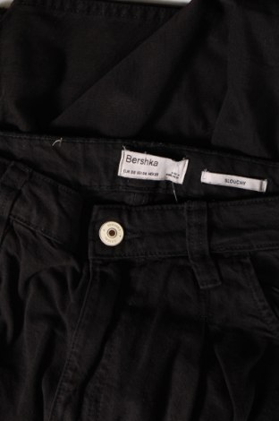 Blugi de femei Bershka, Mărime M, Culoare Negru, Preț 95,39 Lei