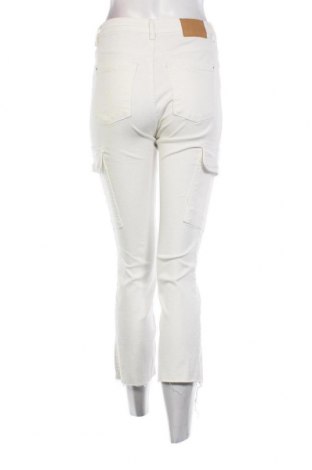Γυναικείο Τζίν Bershka, Μέγεθος S, Χρώμα Λευκό, Τιμή 6,88 €