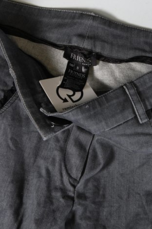 Damen Jeans Friends, Größe S, Farbe Grau, Preis 4,45 €