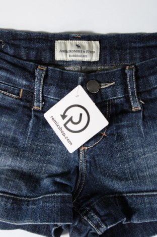 Pantaloni scurți de femei Abercrombie & Fitch, Mărime S, Culoare Albastru, Preț 86,73 Lei