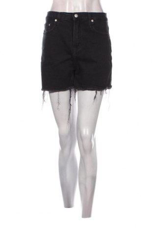 Γυναικείο κοντό παντελόνι Calvin Klein Jeans, Μέγεθος S, Χρώμα Μαύρο, Τιμή 62,47 €