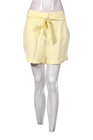 Дамски къс панталон Camaieu, Размер M, Цвят Жълт, Цена 16,12 лв.