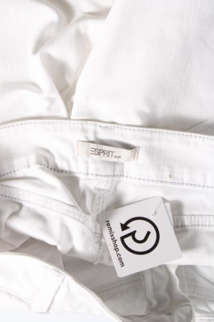 Дамски къс панталон Esprit, Размер M, Цвят Бял, Цена 23,46 лв.