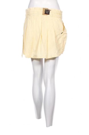 Дамски къс панталон Khujo, Размер M, Цвят Екрю, Цена 16,32 лв.