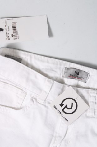 Γυναικείο κοντό παντελόνι Ltb, Μέγεθος XS, Χρώμα Λευκό, Τιμή 7,79 €