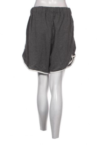 Дамски къс панталон SHEIN, Размер 3XL, Цвят Сив, Цена 19,00 лв.