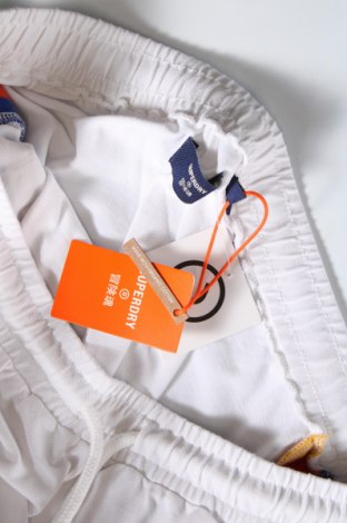 Γυναικείο κοντό παντελόνι Superdry, Μέγεθος L, Χρώμα Λευκό, Τιμή 10,52 €