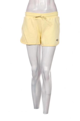 Γυναικείο κοντό παντελόνι Umbro, Μέγεθος S, Χρώμα Κίτρινο, Τιμή 8,31 €