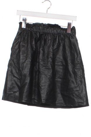 Дамски къс панталон VILA, Размер XS, Цвят Черен, Цена 3,45 лв.