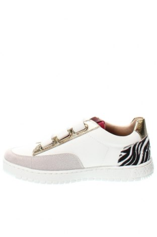 Дамски обувки Vanessa Wu, Размер 37, Цвят Бял, Цена 102,00 лв.