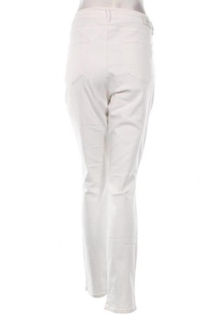 Дамски панталон Brax, Размер XL, Цвят Бял, Цена 29,33 лв.