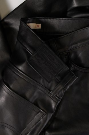 Дамски панталон Levi's, Размер M, Цвят Черен, Цена 80,30 лв.