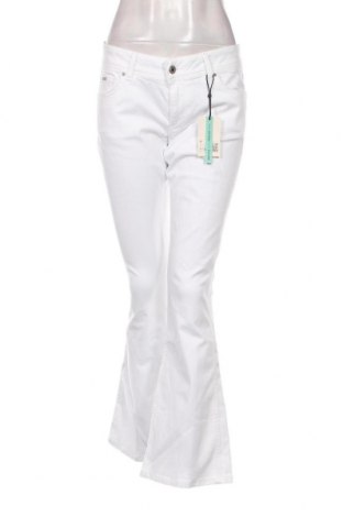 Дамски панталон Pepe Jeans, Размер XL, Цвят Бял, Цена 54,02 лв.