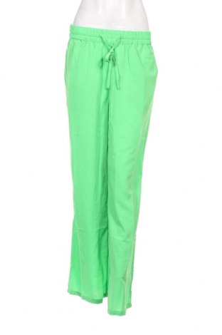 Дамски панталон Pieces, Размер M, Цвят Зелен, Цена 22,14 лв.