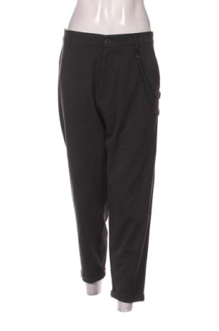 Дамски панталон Pull&Bear, Размер XL, Цвят Сив, Цена 14,26 лв.