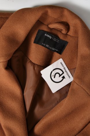 Дамско палто Sinsay, Размер XS, Цвят Кафяв, Цена 107,01 лв.