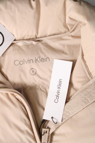 Γυναικείο μπουφάν Calvin Klein Jeans, Μέγεθος S, Χρώμα  Μπέζ, Τιμή 68,63 €