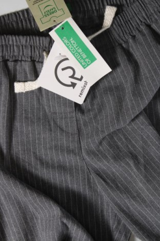 Детски панталон United Colors Of Benetton, Размер 8-9y/ 134-140 см, Цвят Сив, Цена 34,00 лв.