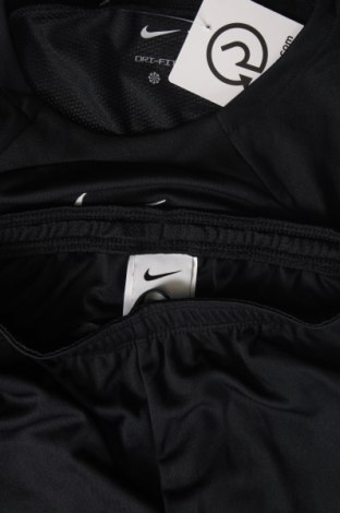 Детски спортен комплект Nike, Размер 6-7y/ 122-128 см, Цвят Черен, Цена 74,00 лв.