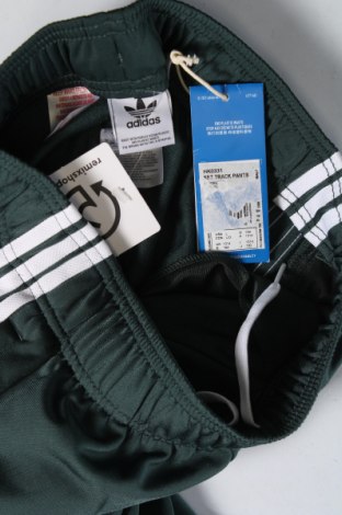 Детско спортно долнище Adidas Originals, Размер 13-14y/ 164-168 см, Цвят Зелен, Цена 89,00 лв.