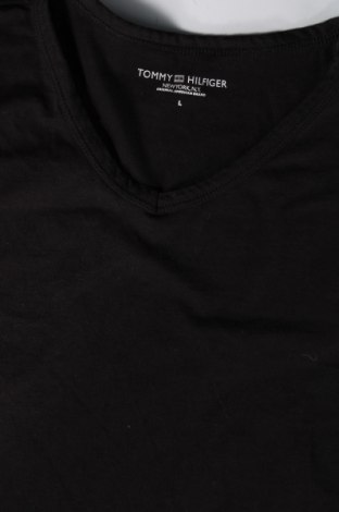 Мъжка тениска Tommy Hilfiger, Размер L, Цвят Черен, Цена 59,84 лв.
