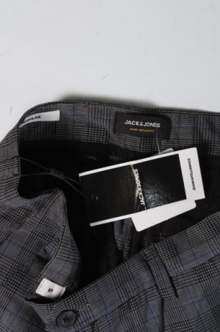 Мъжки къс панталон Jack & Jones, Размер S, Цвят Сив, Цена 54,00 лв.