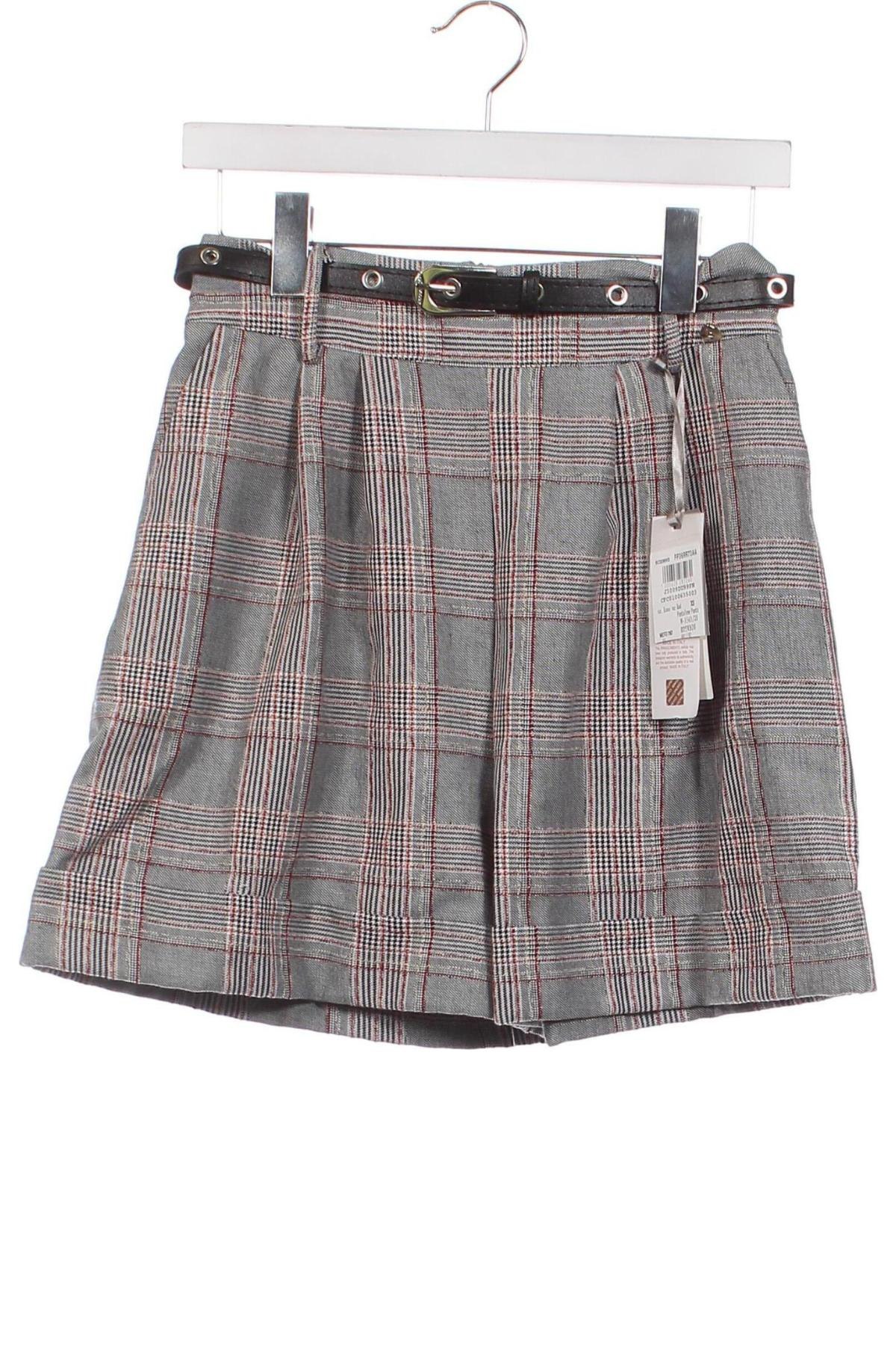 Дамски къс панталон Rinascimento, Размер XS, Цвят Многоцветен, Цена 45,90 лв.