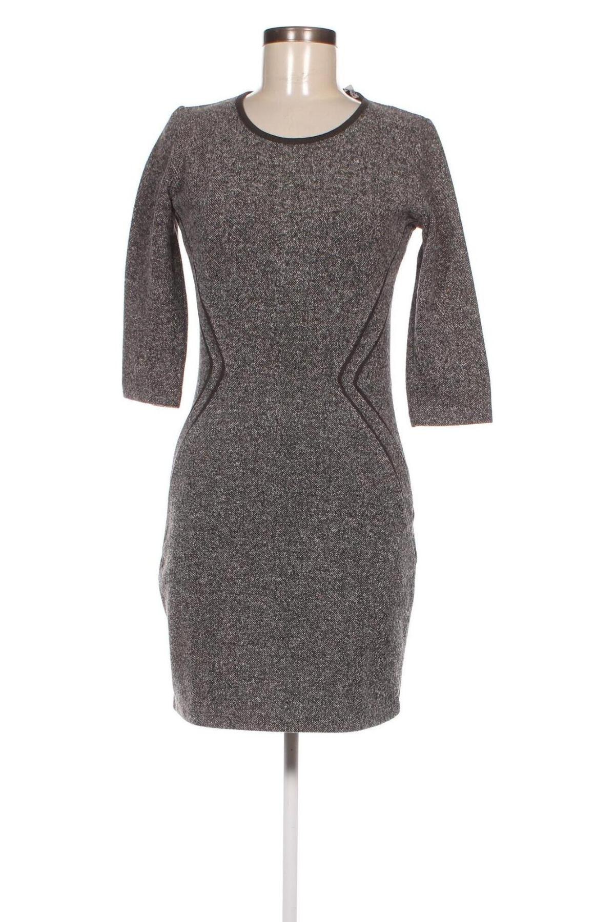 Kleid Bershka, Größe M, Farbe Grau, Preis 3,03 €