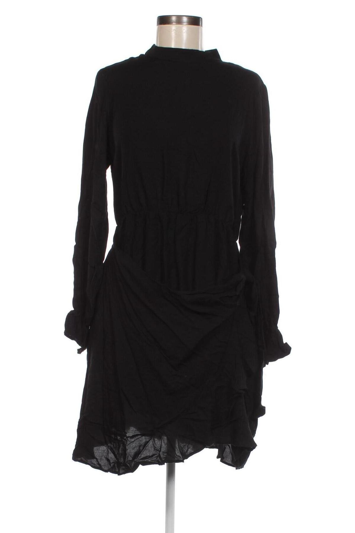 Šaty  Trendyol, Velikost L, Barva Černá, Cena  222,00 Kč