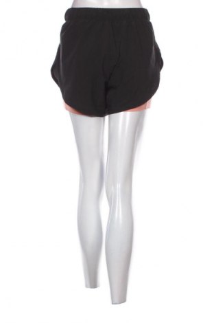 Pantaloni scurți de femei Nike, Mărime S, Culoare Negru, Preț 99,99 Lei