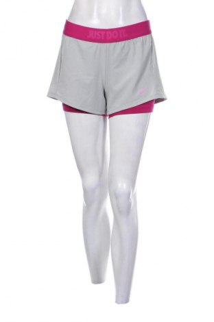 Pantaloni scurți de femei Nike, Mărime S, Culoare Gri, Preț 110,99 Lei