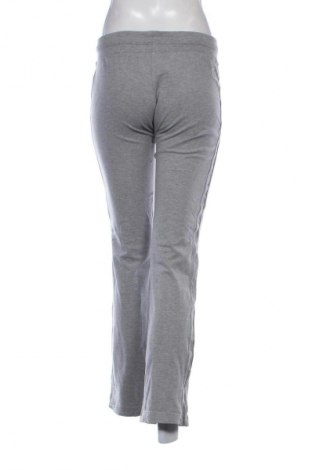 Pantaloni trening de femei Nike, Mărime S, Culoare Gri, Preț 62,99 Lei