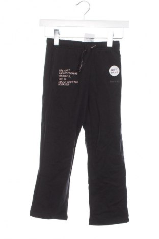 Pantaloni de trening, pentru copii Bekkin, Mărime 4-5y/ 110-116 cm, Culoare Negru, Preț 118,75 Lei