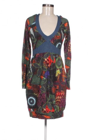 Рокля Desigual, Размер L, Цвят Многоцветен, Цена 82,99 лв.