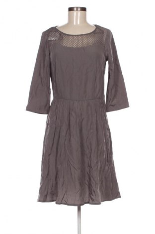 Kleid Edc By Esprit, Größe M, Farbe Grau, Preis 18,99 €