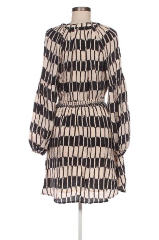 Рокля Mango, Размер M, Цвят Многоцветен, Цена 20,99 лв.