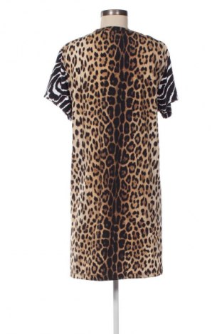 Рокля Moschino Swim, Размер M, Цвят Многоцветен, Цена 209,99 лв.