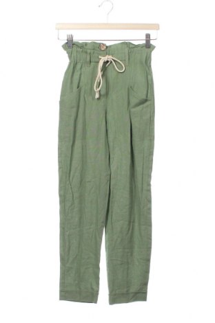 Дамски панталон Bershka, Размер XS, Цвят Зелен, 56% лен, 44% вискоза, Цена 28,00 лв.