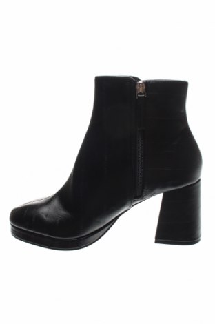 Дамски боти Topshop, Размер 39, Цвят Черен, Цена 38,28 лв.