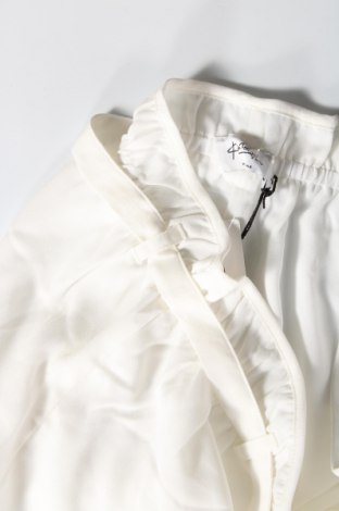 Дамски къс панталон Kim Feenstra x NA-KD, Размер M, Цвят Бял, Полиестер, Цена 62,40 лв.