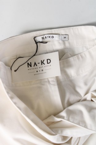 Дамски къс панталон NA-KD, Размер XS, Цвят Бял, 98% памук, 2% еластан, Цена 67,20 лв.