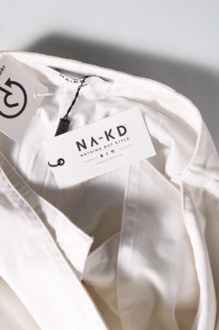 Дамски къс панталон NA-KD, Размер M, Цвят Бял, 98% памук, 2% еластан, Цена 67,20 лв.