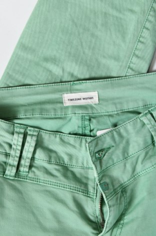 Дамски панталон Timezone, Размер M, Цвят Зелен, 98% памук, 2% еластан, Цена 30,00 лв.